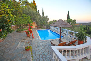villa-potami-skopelos-swimmpool