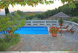villa-potami-skopelos-swimmpool