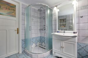 villa-potami-skopelos-bathroom