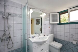 villa-potami-skopelos-bathroom